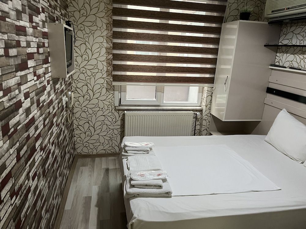 BALKAN PALACE EDIRNE Standard Triple Room 5