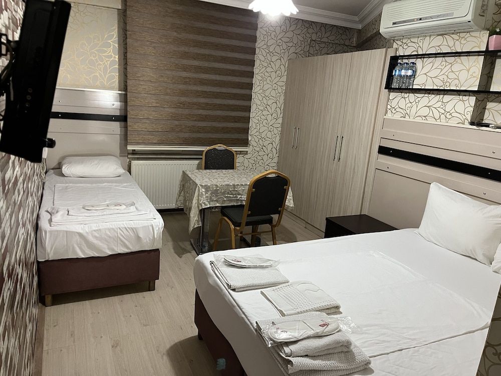 BALKAN PALACE EDIRNE Standard Triple Room 3