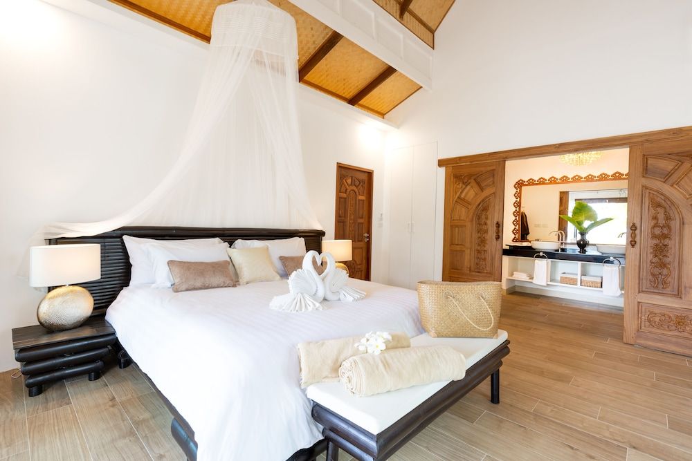 Lanta Palace Beach Resort and Spa Luxury Room, 1 King Bed, Terrace, Garden View