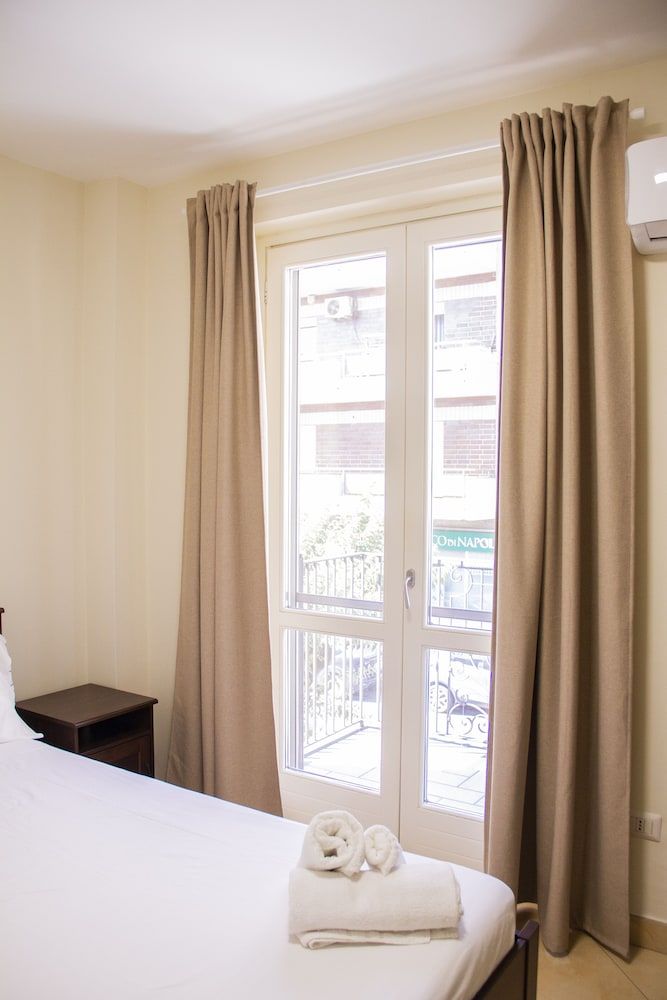 Palazzo dei Lari Classic Quadruple Room, Ensuite, Courtyard View 4