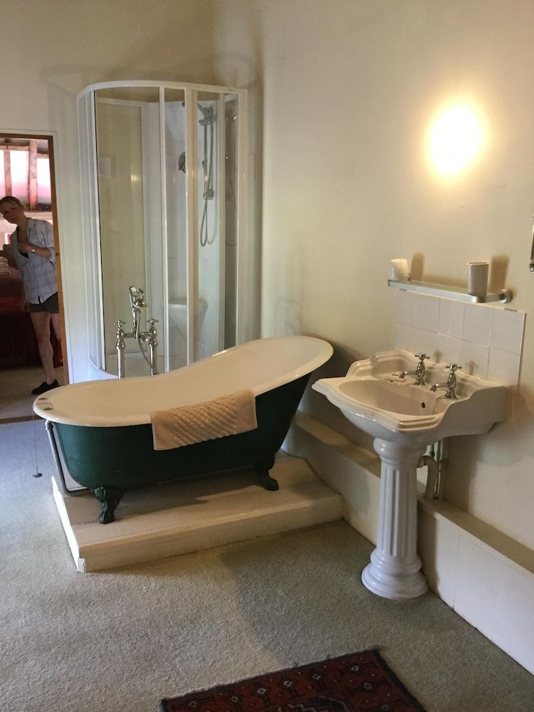 The Stables Suite, Ensuite (The Minsmere Room) 5