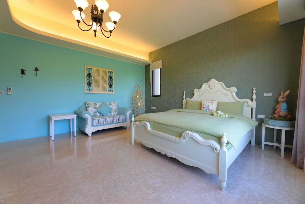 Floral Land B&B Deluxe Double Room 8