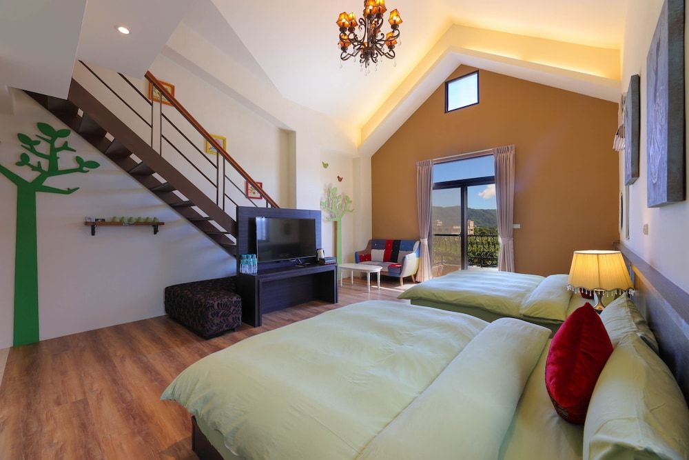 Floral Land B&B Family Room 2