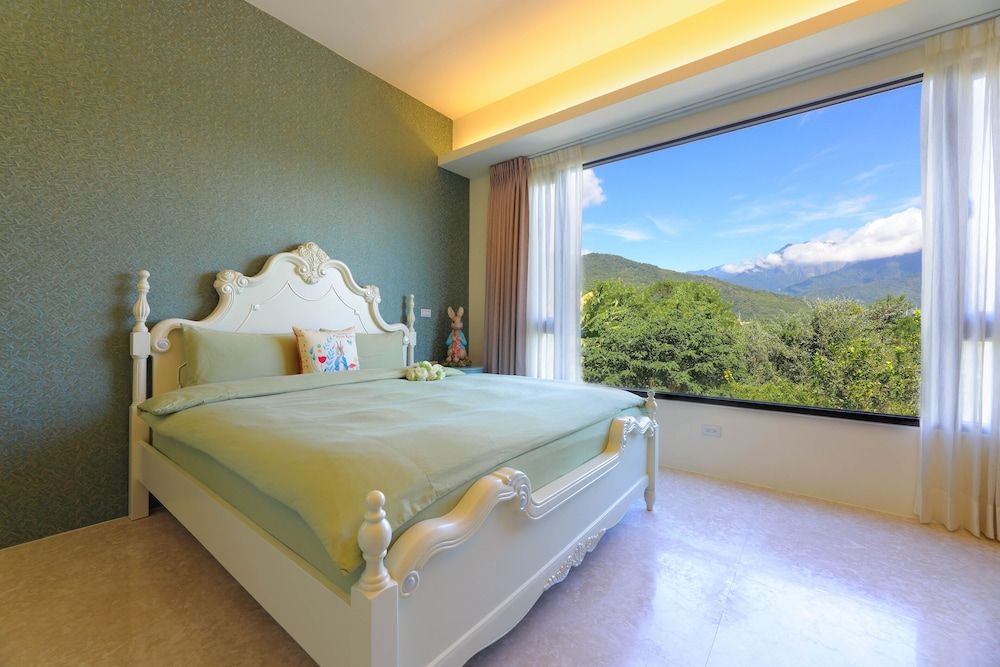 Floral Land B&B Deluxe Double Room 12