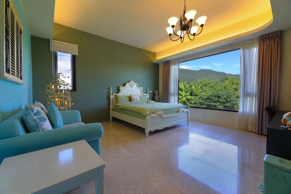 Floral Land B&B Deluxe Double Room 22