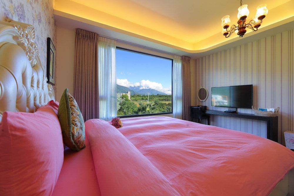 Floral Land B&B Deluxe Double Room 3