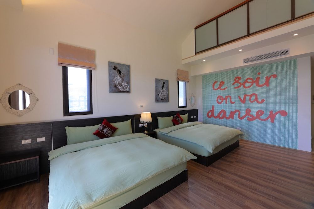 Floral Land B&B Family Room 5