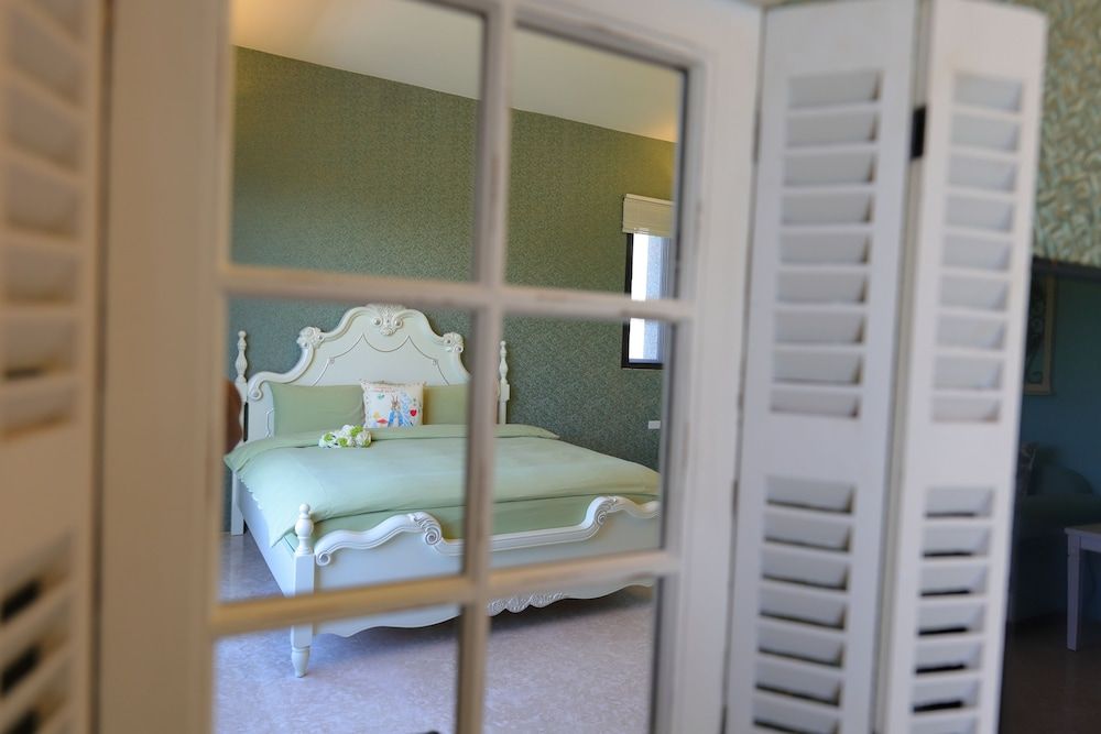 Floral Land B&B Deluxe Double Room 21