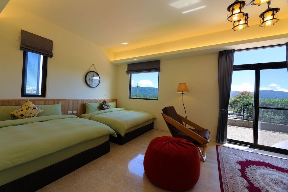 Floral Land B&B Quadruple Room 10