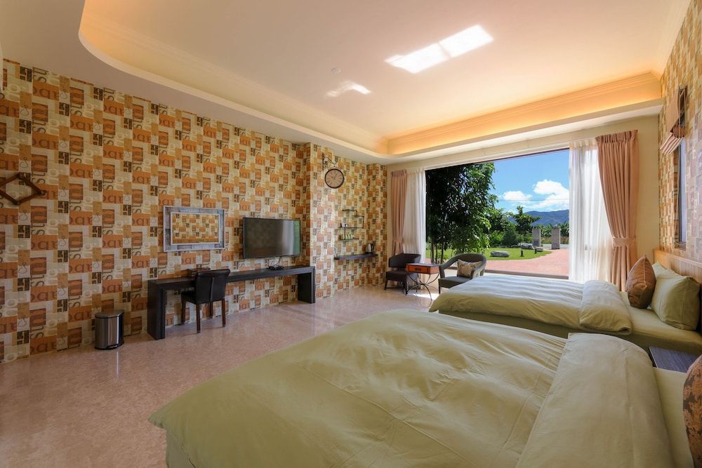 Floral Land B&B Quadruple Room 8