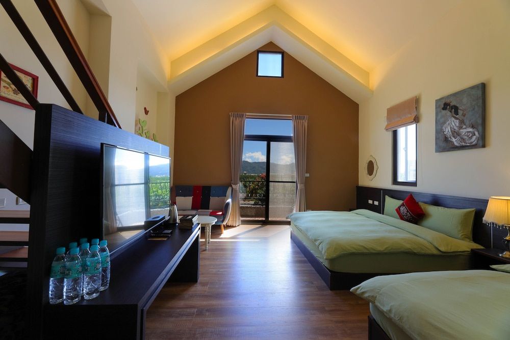 Floral Land B&B Family Room