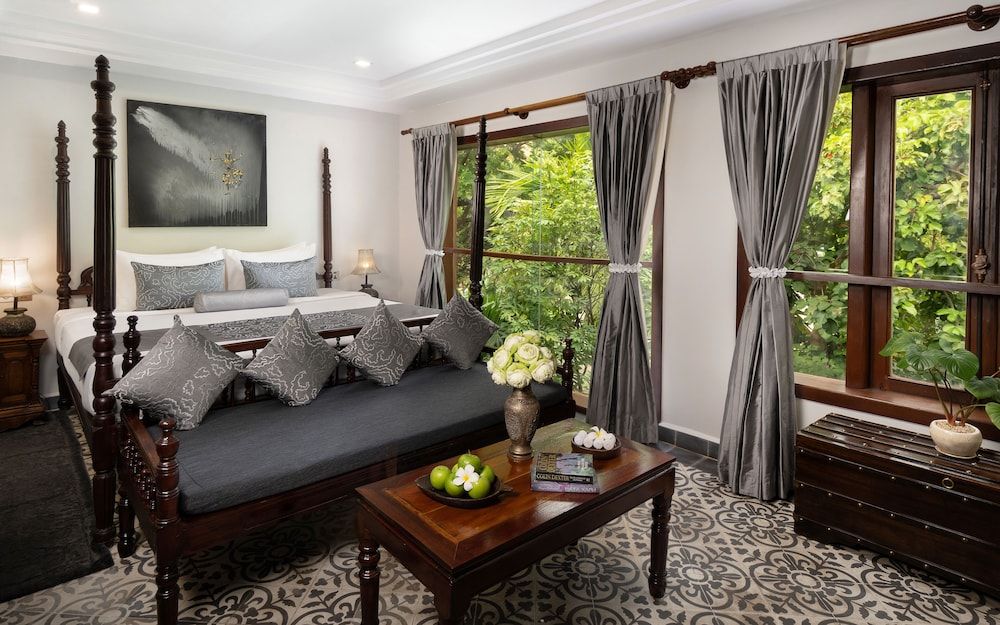 undefined Mane History Lovers