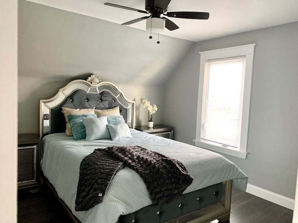 undefined The Oakwood Cottage - With Yard & Parking 10