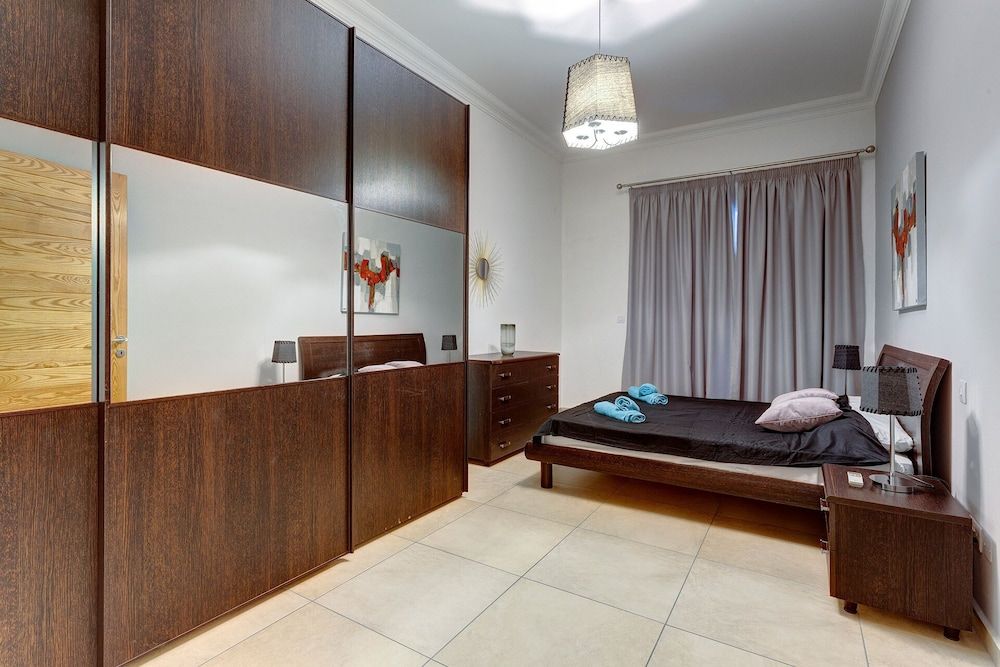 Apartment (1 Bedroom)
