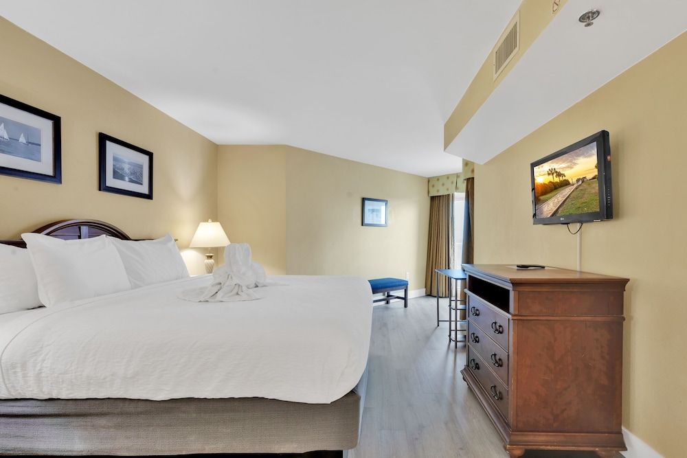 Signature Condo, 1 Bedroom, Balcony, Ocean View