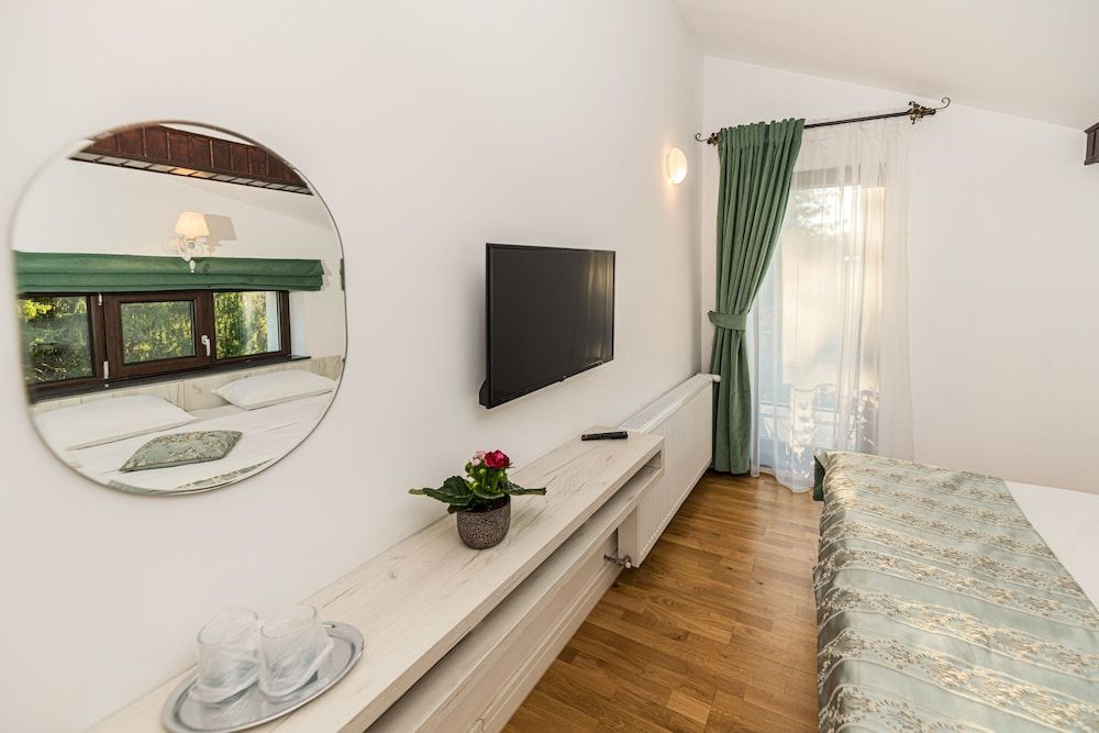 Double or Twin Room, Mountain View