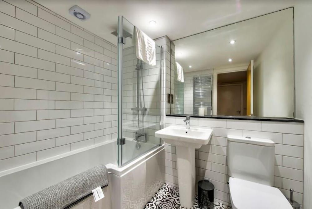 JOIVY Modern Scottish Apt. Next to Royal Mile w/ Parking Apartment 9