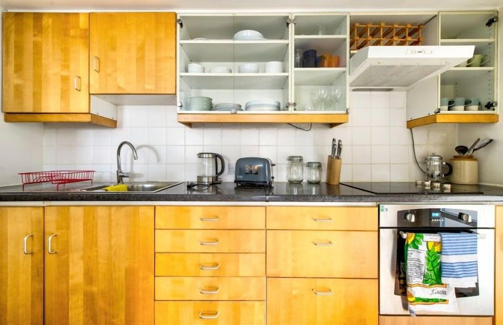 undefined JOIVY Modern Scottish Apt. Next to Royal Mile w/ Parking 5