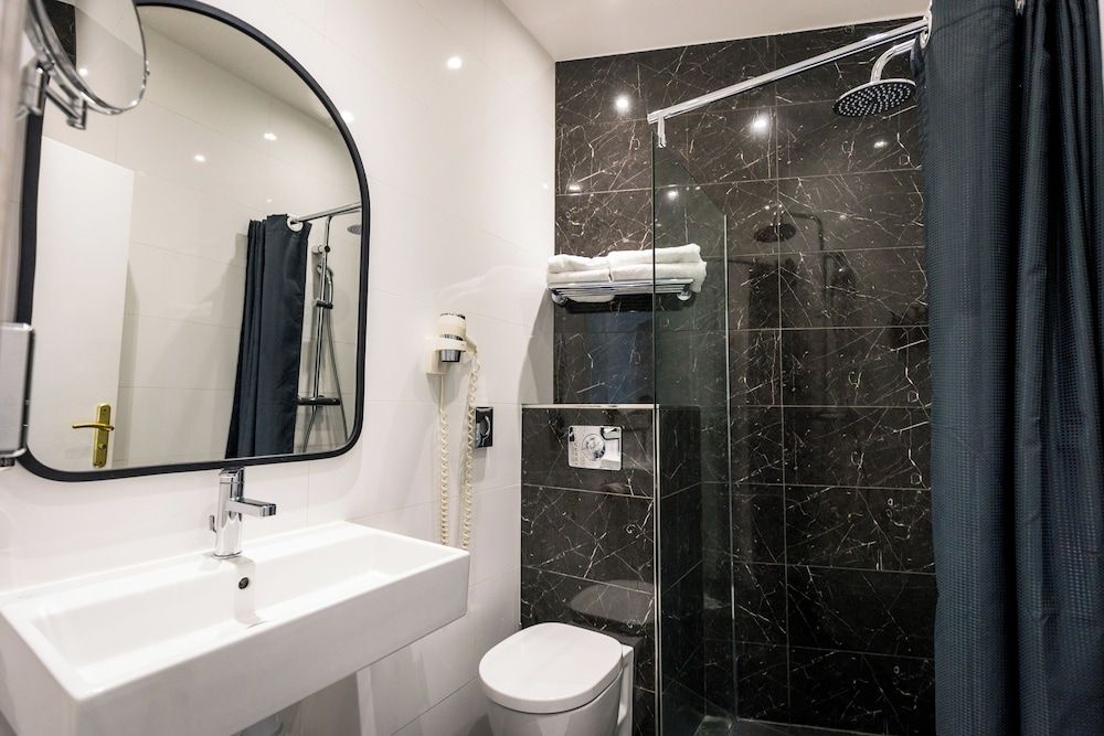 Hotel Montparnasse St Germain Classic Double Room 6