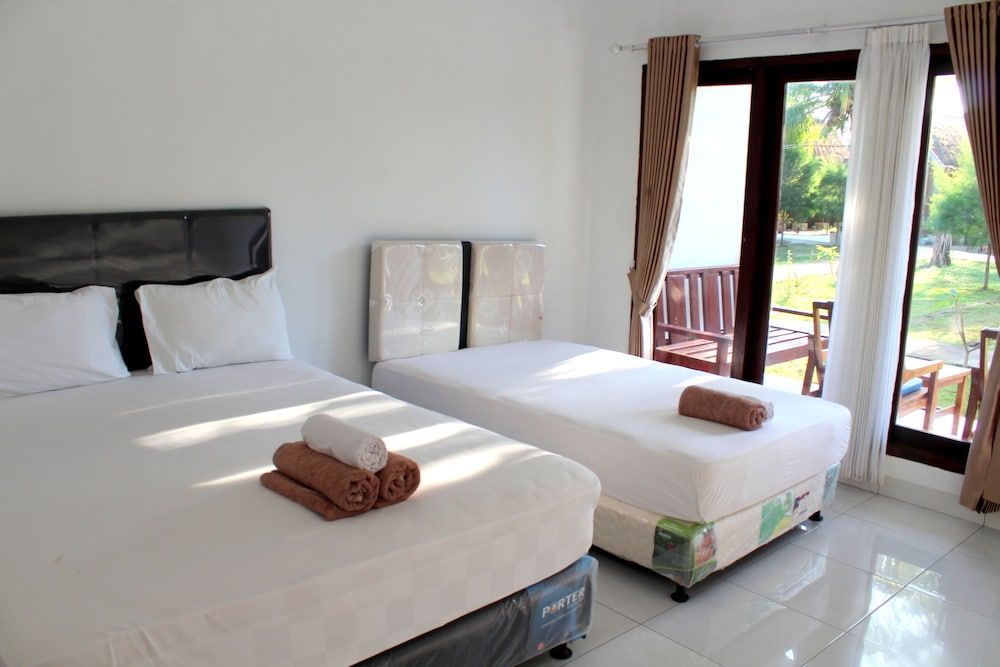 Family Room, Multiple Beds, Garden View