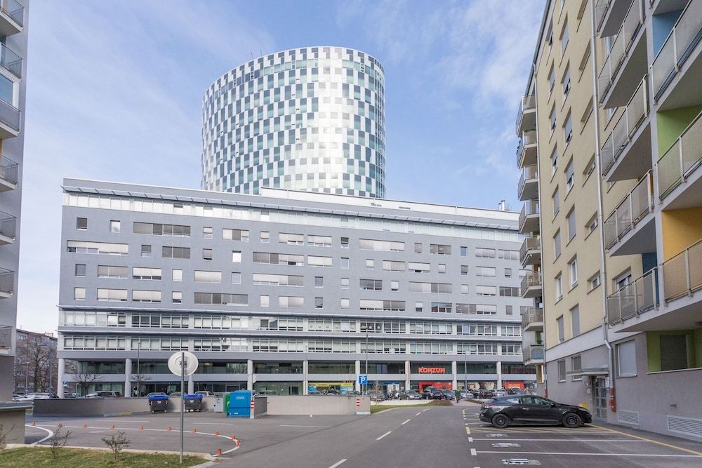 undefined Cute and Sunny Studio in Zagreb With Balcony & Free Parking 2