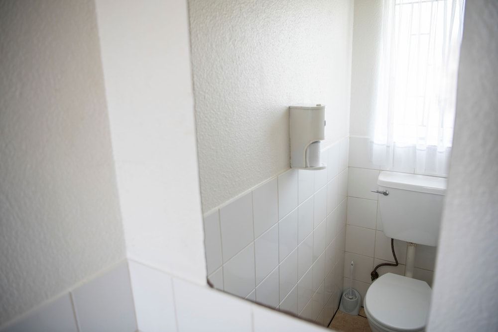 Ecomotel Isando Standard Room 8