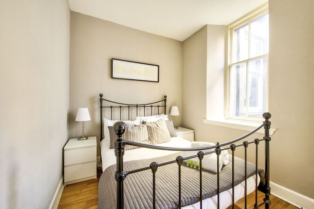 JOIVY Great Location! - Charming Apt by Edinburgh Castle