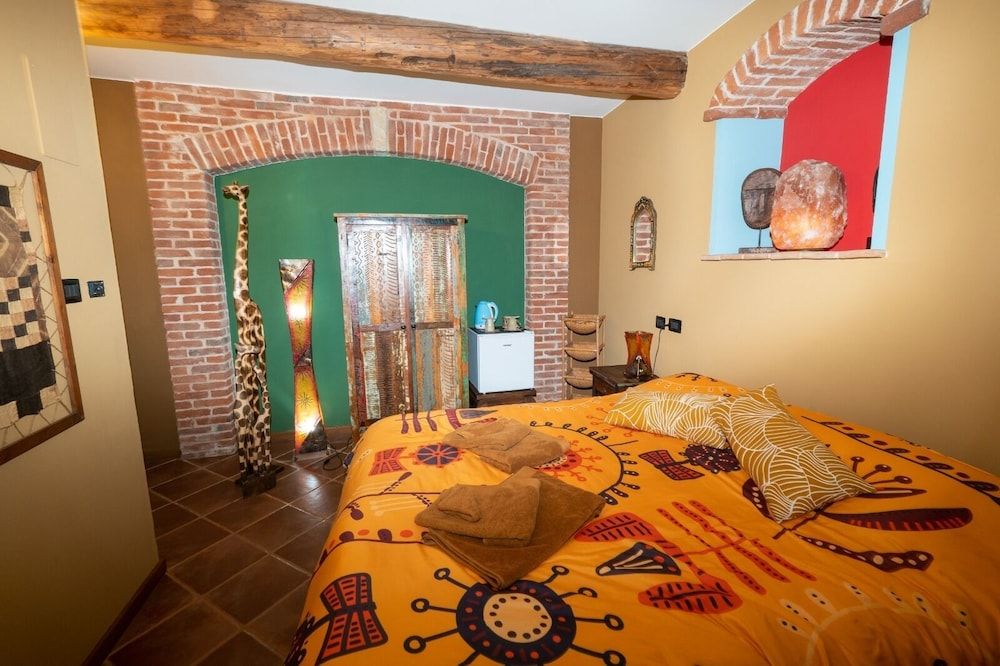 B&B Naturin - Cascina Colombaro Deluxe Triple Room, Private Bathroom, Hill View 2
