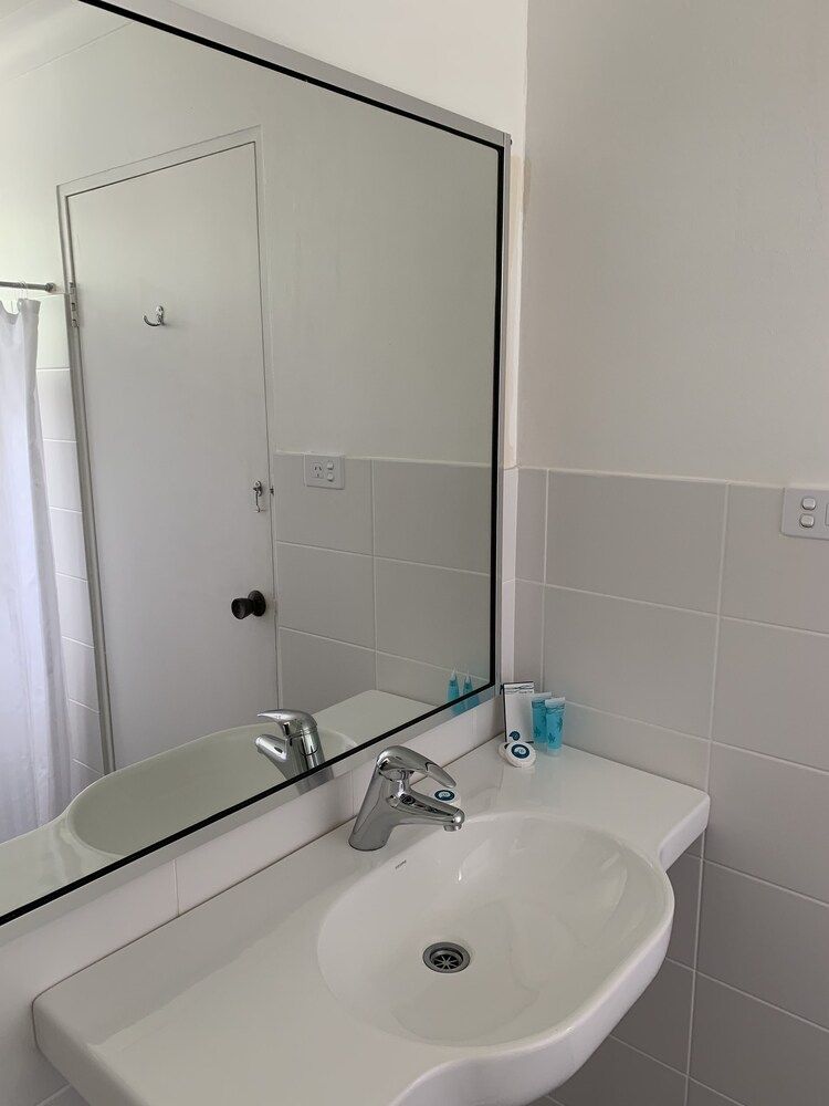 Mariner Motel Deluxe Double Room 5