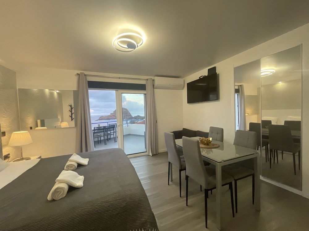 Deluxe Apartment, 1 Queen Bed with Sofa bed, Kitchen, Sea View