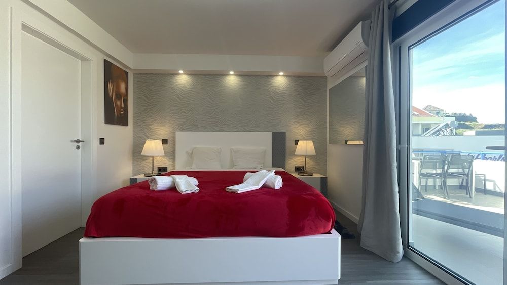 Deluxe Apartment, 1 Queen Bed with Sofa bed, Kitchen, Partial Sea View