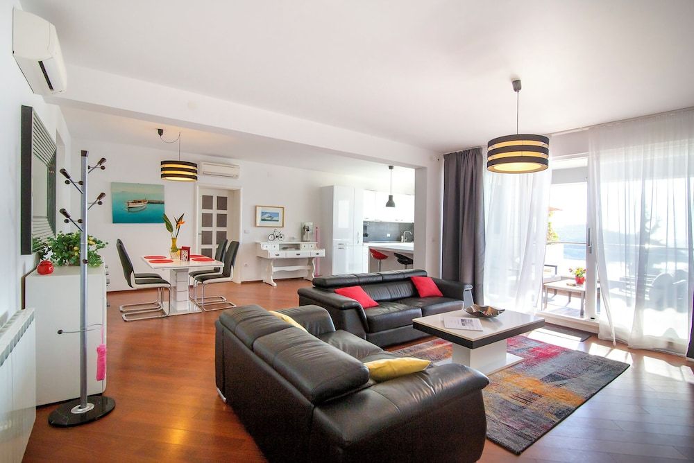 undefined 73 Stairs Apartment 9