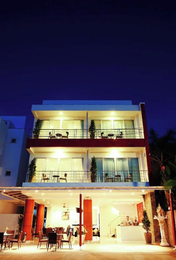 undefined One World One Home Naiharn Hotel 4