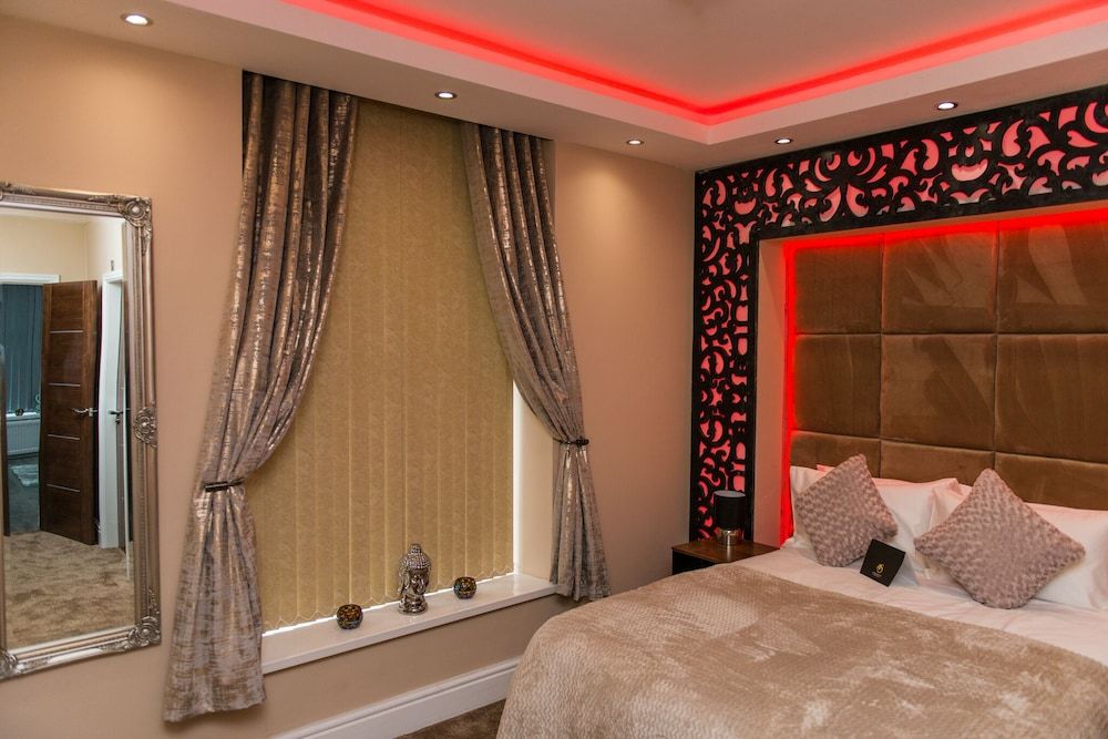 Aphrodite Suites Huddersfield Executive Suite, Ensuite (Ground Floor Flat) 14