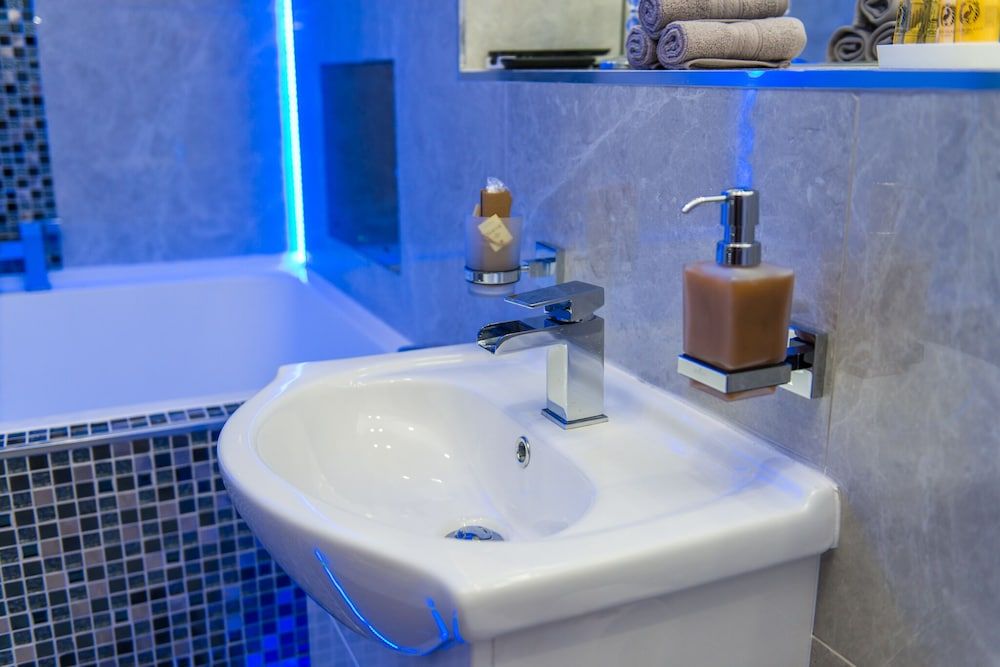 Aphrodite Suites Huddersfield Executive Suite, Ensuite (Ground Floor Flat) 25