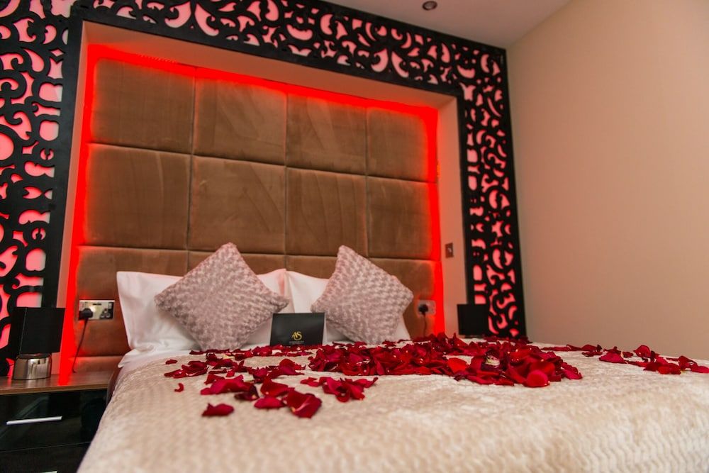 Aphrodite Suites Huddersfield Executive Suite, Ensuite (Ground Floor Flat) 8