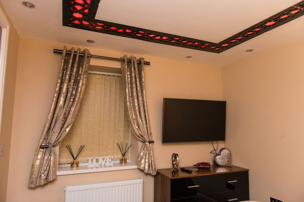 Aphrodite Suites Huddersfield Superior Apartment, Ensuite 31
