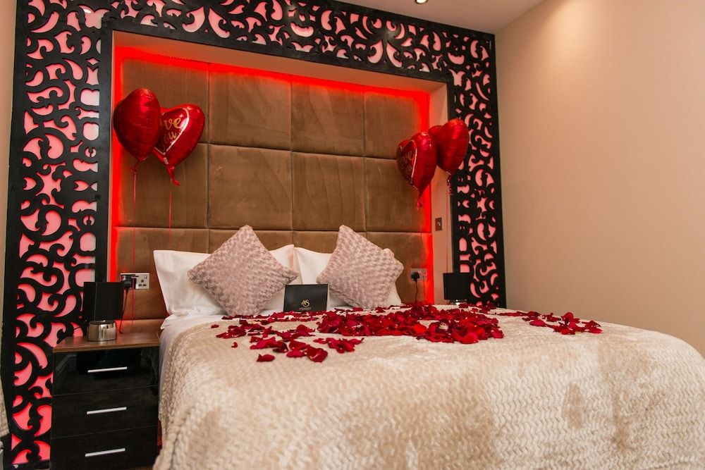 Aphrodite Suites Huddersfield Executive Suite, Ensuite (Ground Floor Flat) 12