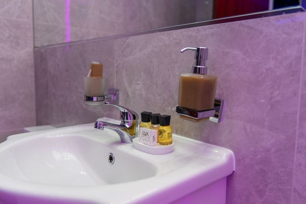 Aphrodite Suites Huddersfield Superior Apartment, Ensuite 10