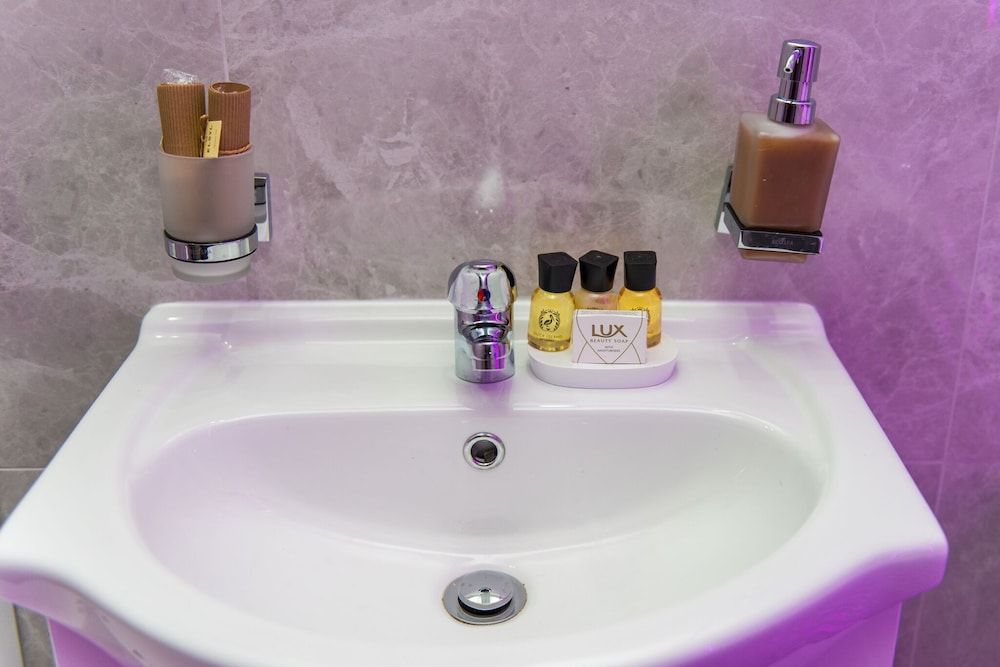 Aphrodite Suites Huddersfield Superior Apartment, Ensuite 11