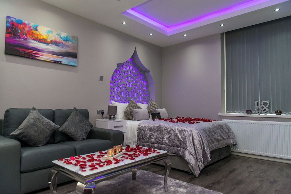 Aphrodite Suites Huddersfield Deluxe Apartment, Ensuite (First Floor Back Flat) 3