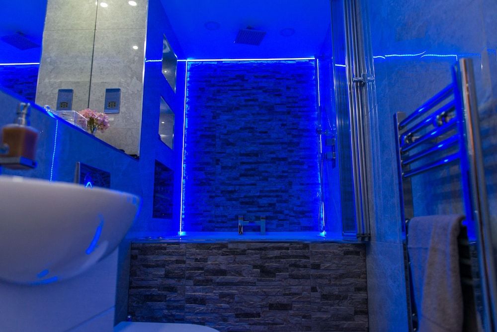 Aphrodite Suites Huddersfield Deluxe Apartment, Ensuite (First Floor Back Flat) 26