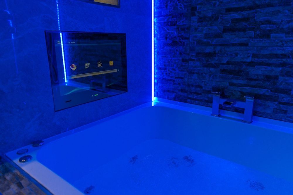 Aphrodite Suites Huddersfield Deluxe Apartment, Ensuite (First Floor Back Flat) 31