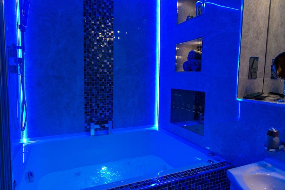 Aphrodite Suites Huddersfield Executive Suite, Ensuite (Ground Floor Flat) 29