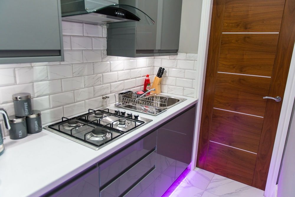 Aphrodite Suites Huddersfield Deluxe Apartment, Ensuite (First Floor Back Flat) 18