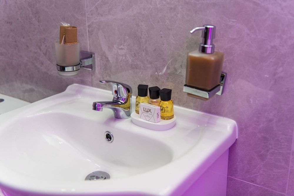 Aphrodite Suites Huddersfield Superior Apartment, Ensuite 9