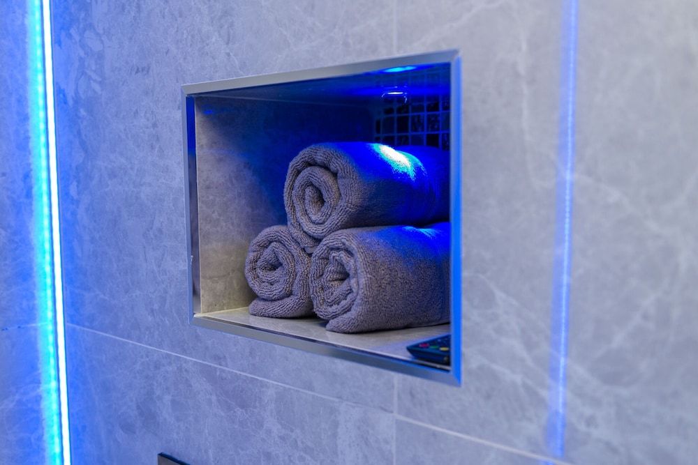 Aphrodite Suites Huddersfield Superior Apartment, Ensuite 26