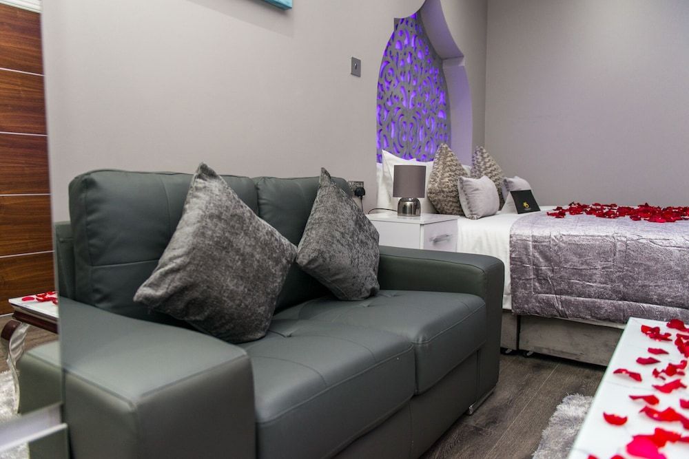 Aphrodite Suites Huddersfield Deluxe Apartment, Ensuite (First Floor Back Flat) 8