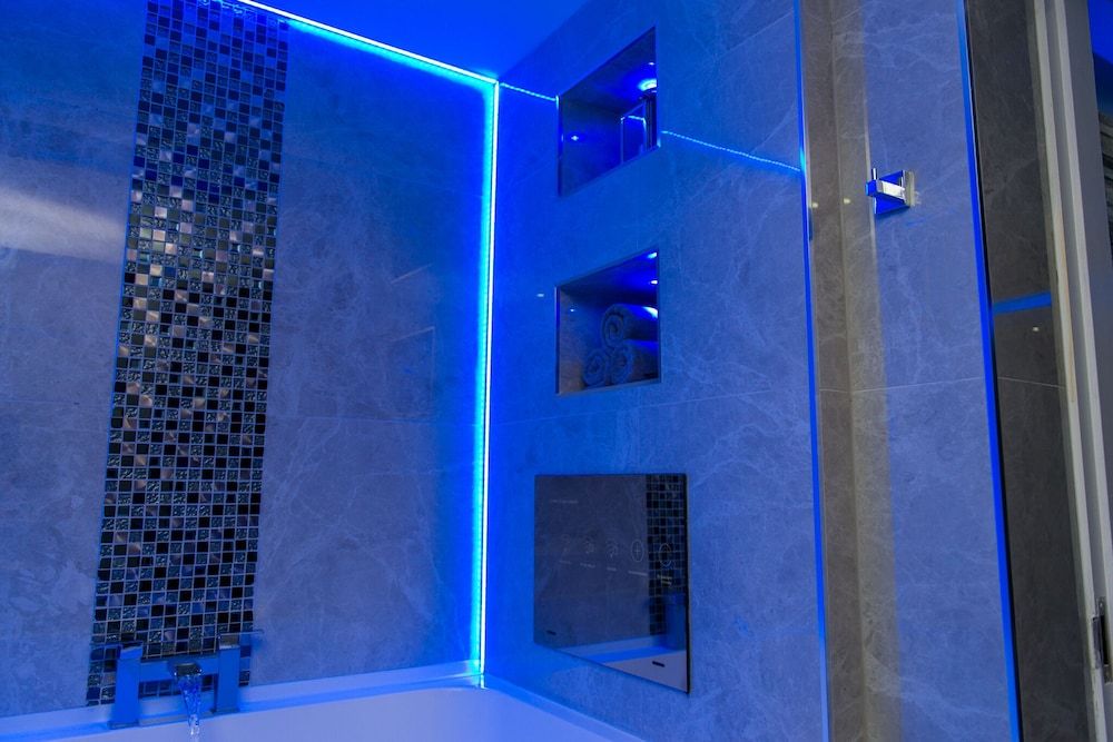 Aphrodite Suites Huddersfield Superior Apartment, Ensuite 16