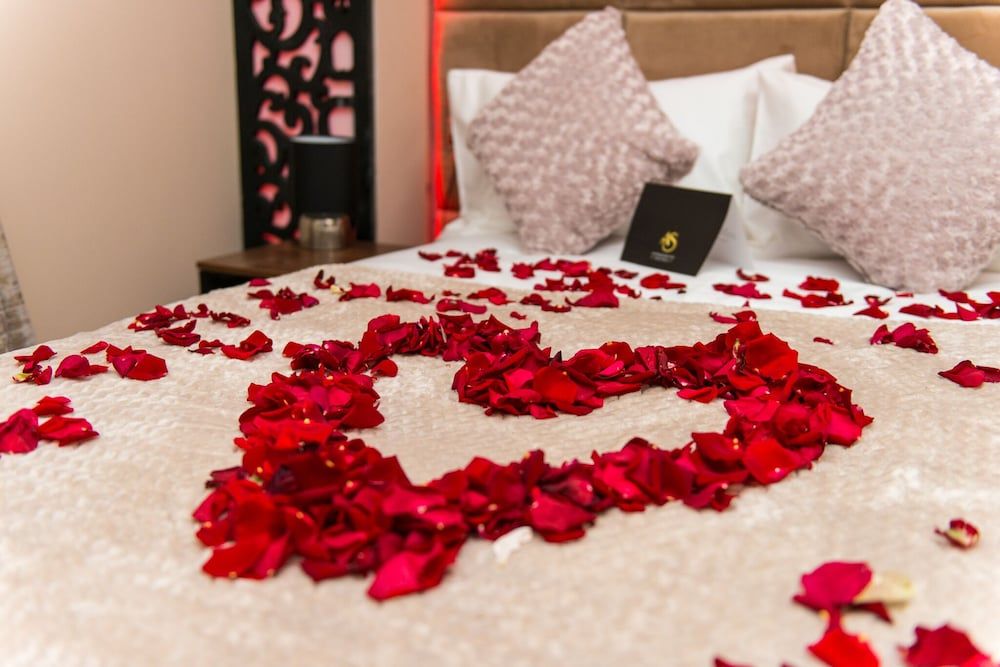 Aphrodite Suites Huddersfield Executive Suite, Ensuite (Ground Floor Flat) 9